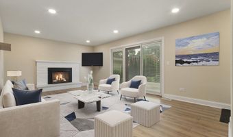 2003 E Lillian Ln, Arlington Heights, IL 60004