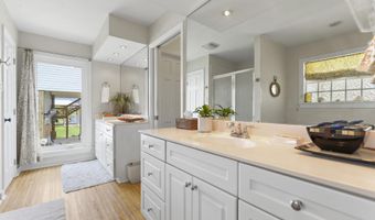 424 Riverview Dr, Bay St. Louis, MS 39520