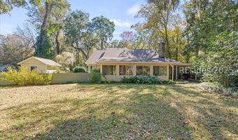 31 Chesterfield Lake Dr, Beaufort, SC 29906