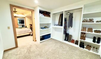 300 Round Up Ln, Bakersfield, MO 65609