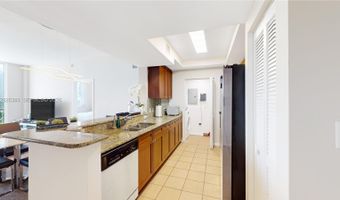 19501 W Country Club Dr PH-10, Aventura, FL 33180