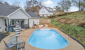 227 HOLLI Ln, Anniston, AL 36201