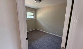 32 Penndale Dr, Amityville, NY 11701