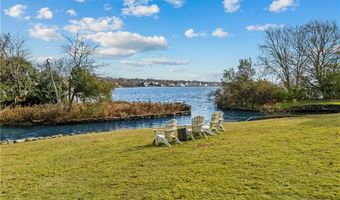 44 Bliss Mine Rd 4, Middletown, RI 02842