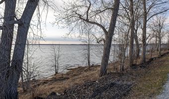 39 W Shore Rd, Alburgh, VT 05440