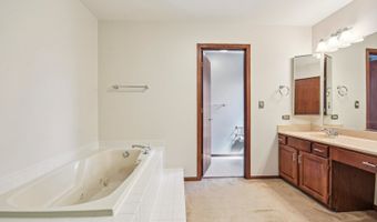 761 Mayfair Ln, Algonquin, IL 60102