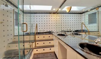 260 Oakridge Ln, Albertson, NY 11507