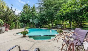 28 Doherty Dr, Middletown, NJ 07748