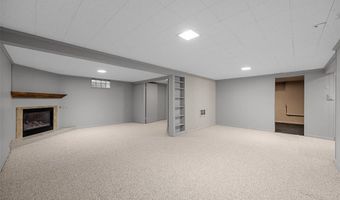 1108 E 3rd St, Anamosa, IA 52205