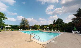 718 Peninsula Ct, Ann Arbor, MI 48105