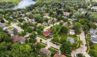 58 CRESTVIEW Dr, Appleton, WI 54915