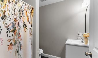 40 Saw Mill Dr 203, North Kingstown, RI 02852