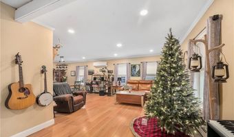 15 Park Ave, Burrillville, RI 02830