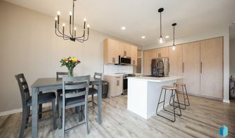 105 E Birchwood Dr, Brandon, SD 57005