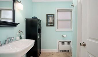 3 Harold St, Newport, RI 02840