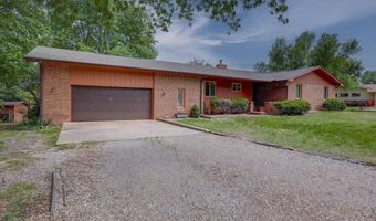4 Lakeridge Dr, Arkansas City, KS 67005