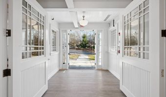 11 Indian Wells Hwy, Amagansett, NY 11930