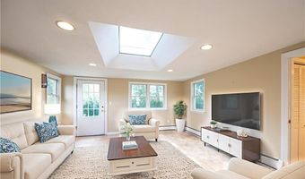 122 Belvedere Dr, Cranston, RI 02920