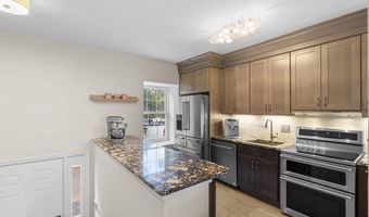 938 S ROLFE St, Arlington, VA 22204