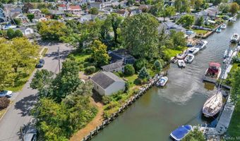 7 Swartout Pl, Amityville, NY 11701