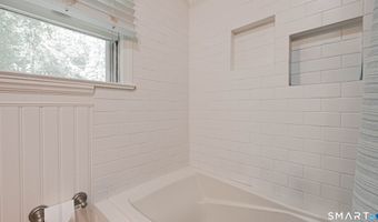 27 Powder Horn Hl, Brookfield, CT 06804
