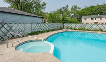 838 S Michigan Ave, Addison, IL 60101