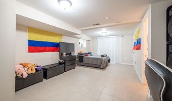 50-52 Knollwood Dr, Bethel, CT 06801