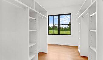 2 Stone Bridge Dr, Middletown, RI 02842