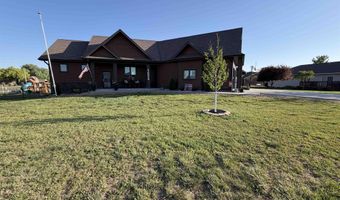 1524 Beechwood Dr, Aurora, NE 68818