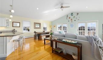 18 STARFISH Dr, Narragansett, RI 02882