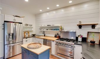 45 Burnside Ave, Newport, RI 02840