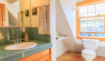 71 Calle Martinez, Arroyo Seco, NM 87514