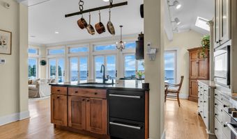 42 Bayside Dr, Atlantic Highlands, NJ 07716