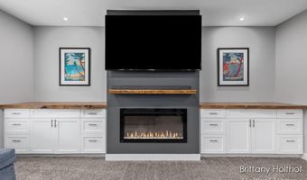 5885 Farmview Dr, Allendale, MI 49401