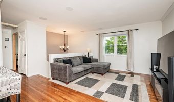 366 Sorrento Dr, Ballwin, MO 63021