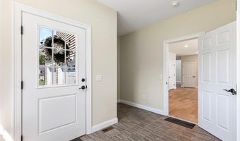 8 Lyn Ct, Cumberland, RI 02864