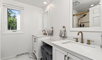 60 Fennec Ln, Amherst, NY 14051
