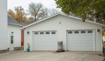 918 1st Ave, Ackley, IA 50601