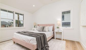 8 Kerins Ter, Newport, RI 02840