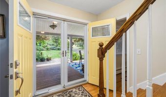 68 Daniel Dr, North Kingstown, RI 02852