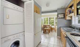 25 Pineland St, North Kingstown, RI 02852