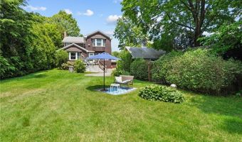 112 County Rd, Barrington, RI 02806