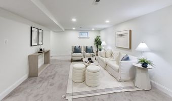 6410 WINNEPEG Rd, Bethesda, MD 20817