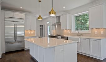 2100 PATRICK HENRY Dr, Arlington, VA 22205