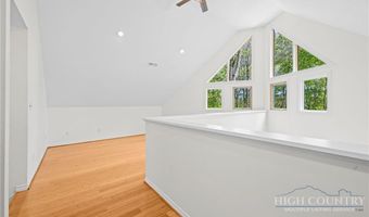 830 W Tweetsie Ln, Banner Elk, NC 28604