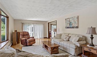 21 Clifton Rd, Bristol, RI 02809