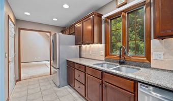 939 Barberry Cir, Amherst, OH 44001