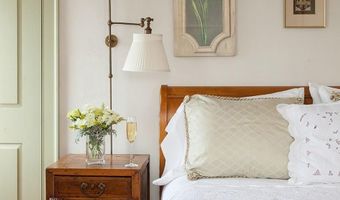37 Marsh St, Newport, RI 02840
