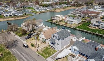 25 Cape Rd, Amityville, NY 11701