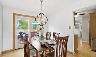237 N Pioneer Dr, Addison, IL 60101